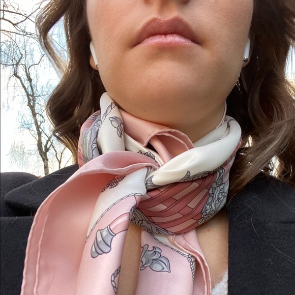 Meet your Posher, Zita - Picture 1 of 1